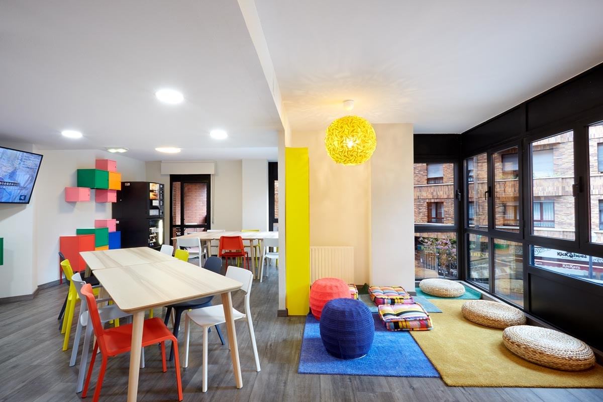 Espacios de trabajo y mentoría de 7evelup, diseñados para impulsar a mujeres empresarias en un entorno profesional y acogedor